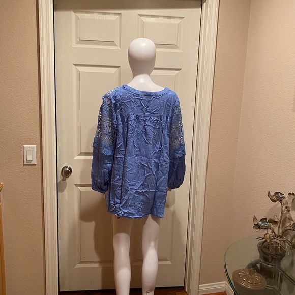 V neck button down crochet detail blouse. - Picture 4 of 5